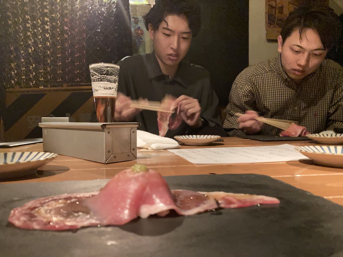 お洒落な料理と男たちです