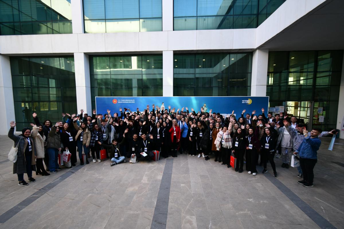 Trakya Bölgesinin en büyük Kariyer Fuarı olan TrakyaKAF'ta Ekip Sorumlusu olarak görev aldım. Bu süre zarfında güzel ve keyifli etkinliğimizde bizimle birlikte yer alan 150 ekip arkadaşıma ve tüm katılımcılarımıza teşekkürlerimi sunuyorum.
#TrakyaKAF @tekirdag_nku @tccbiko