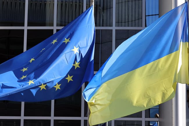 BFMTV's tweet photo. 🔴 EN DIRECT
L'Ukraine demande à l'Union européenne de fermer ses frontières avec la Russie et le Bélarus https://t.co/4tQNSYMSFJ https://t.co/c3Gwv9gjeQ