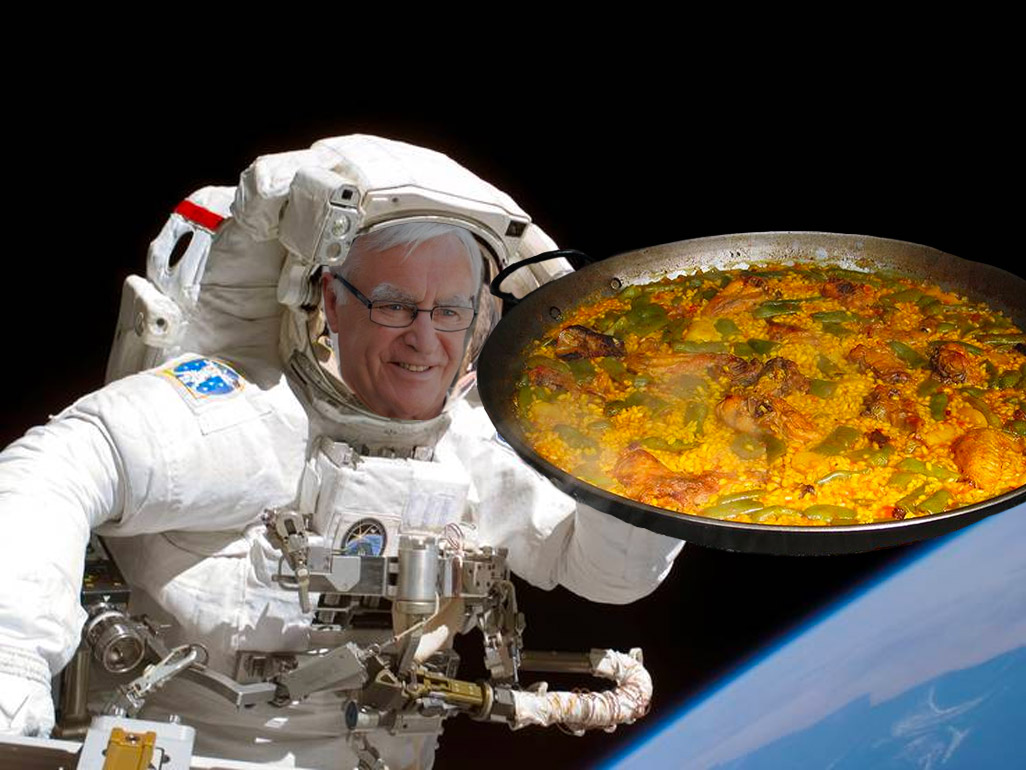 L'Alcalde entrega personalment la primera paella a l'Estació Internacional