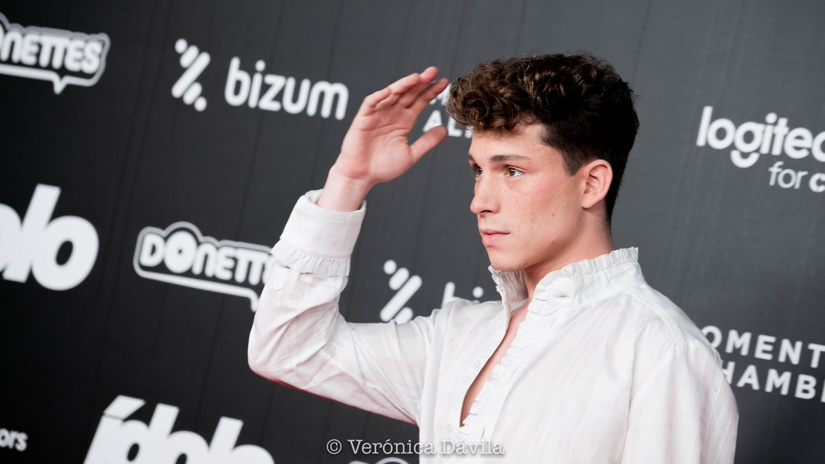 MoobysEs's tweet photo. El cantante @raoulvazquez en la alfombra roja de los #PremiosIdolo2022 

Fotografía: @vrokdave https://t.co/b52mISvOJA