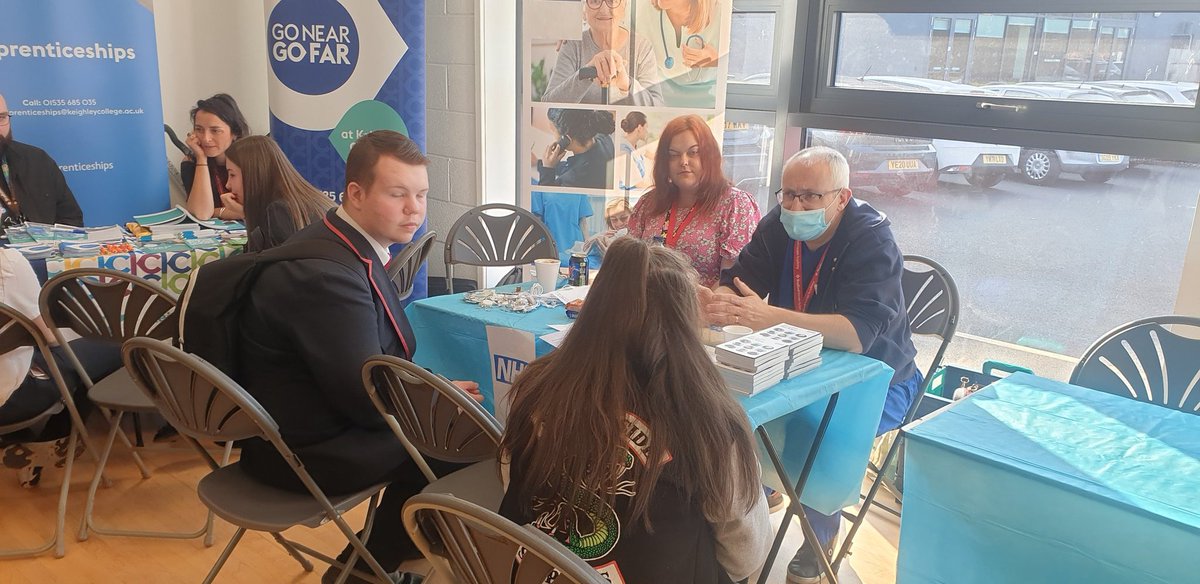 SafinaAkhtar10's tweet photo. Another great event to 'growing our own' future workforce @BradfordForster. Thank you to @Stephen Anderson ICU charge nurse who is so passionate about NHS roles! @Mel_Pickup @amandahudson8 @RachelHodgson88 @Jhilty33 @karendawber https://t.co/nY8B31UE3F
