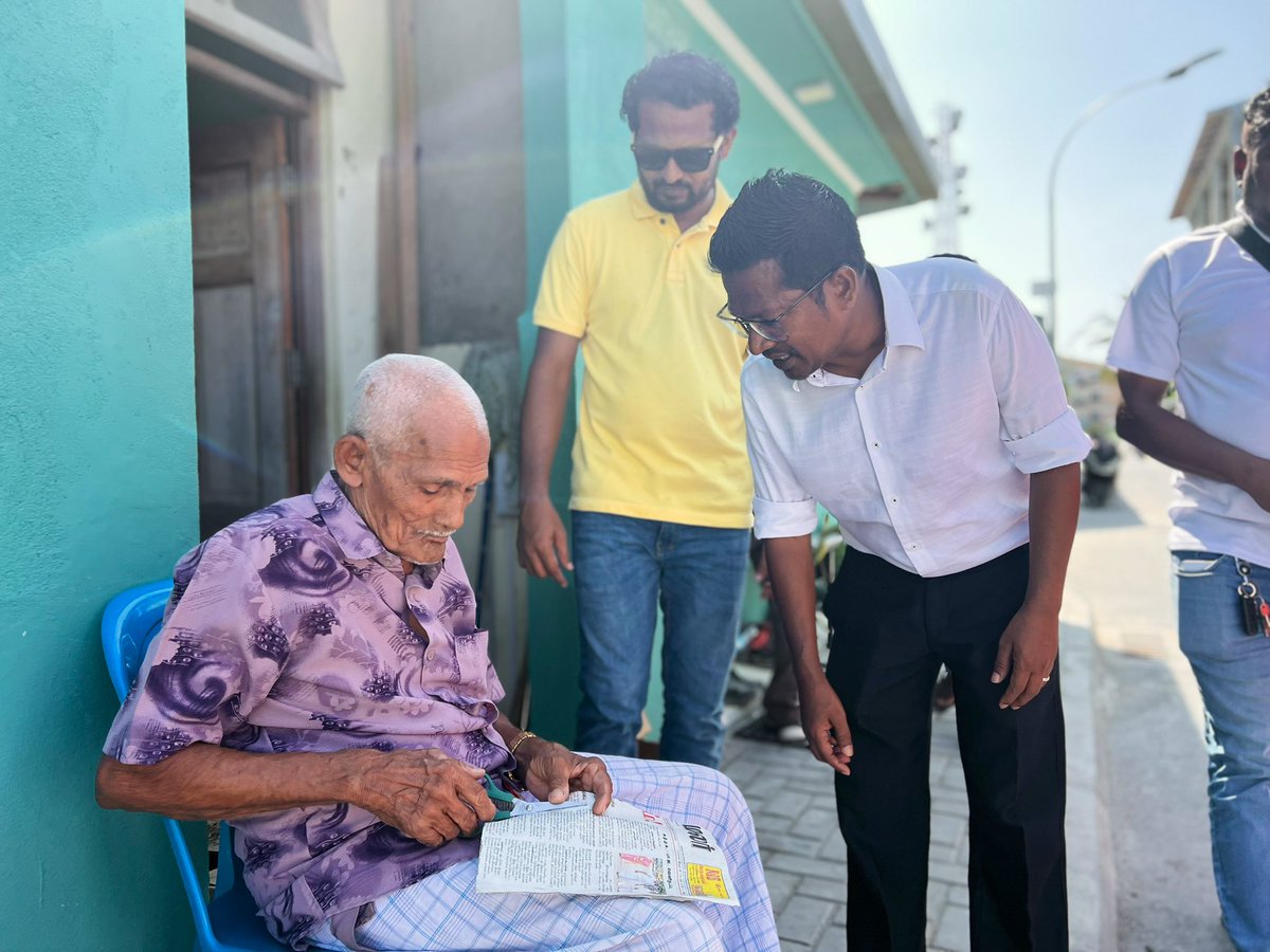 Simwarr's tweet photo. ގެއަކަށް ފަހު ގެއަކަށް 💪

އޭދަފުށީ ހަމަ ގަދަކޮށް އިންތިއާ އެކީ 💛

#HappeningNow
Ba.Eydhafushi
#InthiAaEku 
@Imthiyazfahmy 
#ThilafathugeRamz https://t.co/lCVNUrI3an