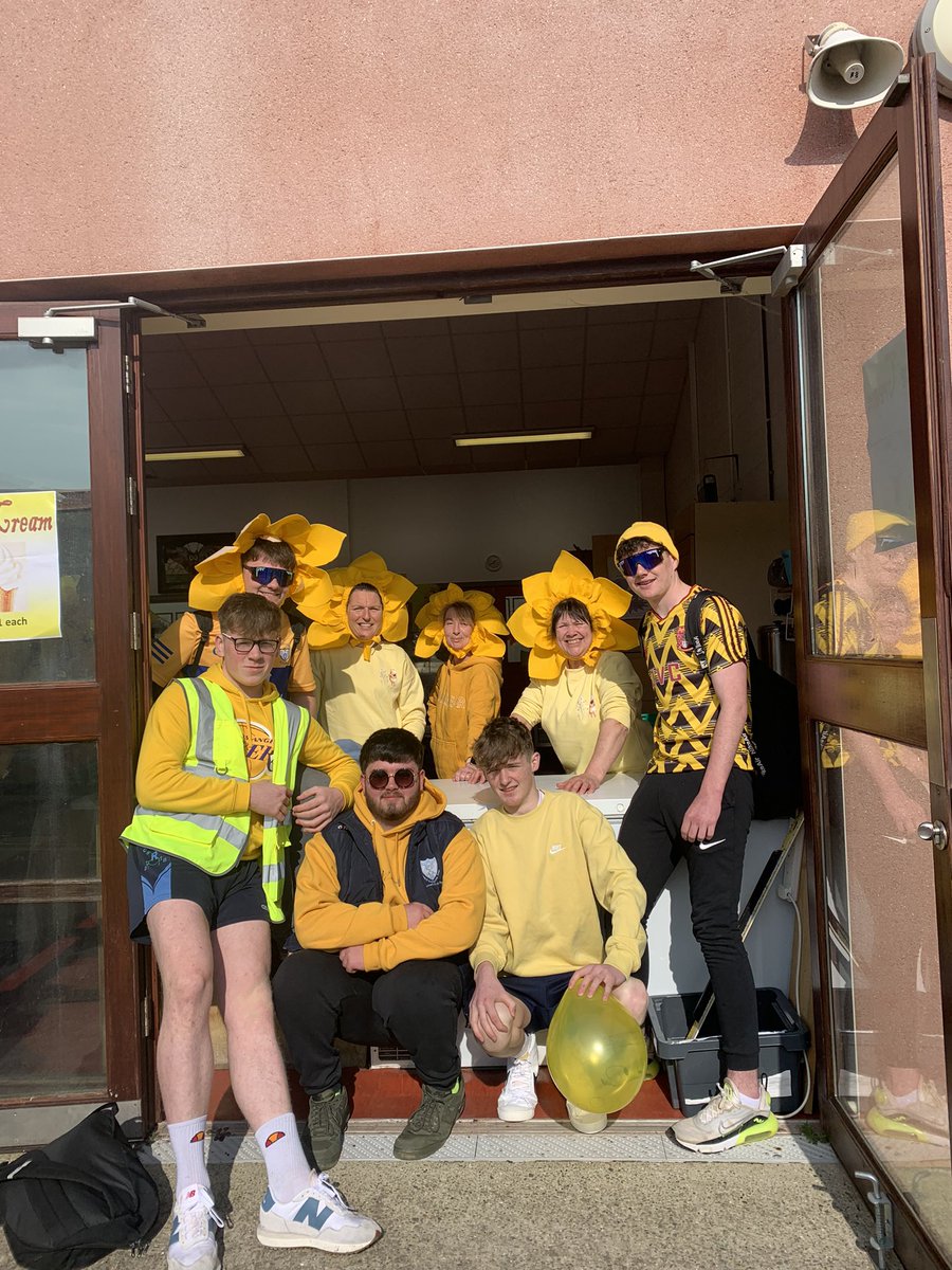 BridgetownColl1's tweet photo. Daffodil Day in full swing 💛@IrishCancerSoc @WWETBofficial #DaffodilDay https://t.co/rTkLLAb9eo