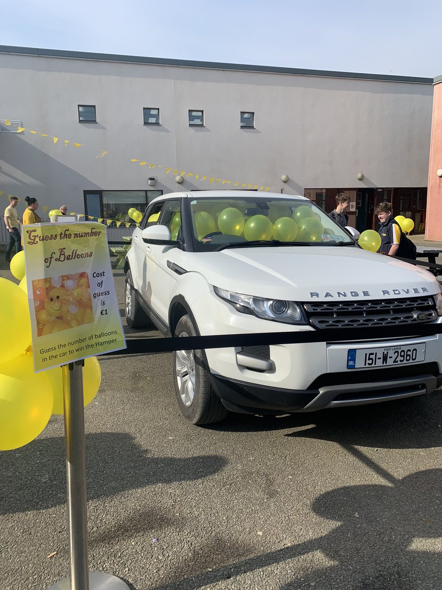 BridgetownColl1's tweet photo. Daffodil Day in full swing 💛@IrishCancerSoc @WWETBofficial #DaffodilDay https://t.co/rTkLLAb9eo