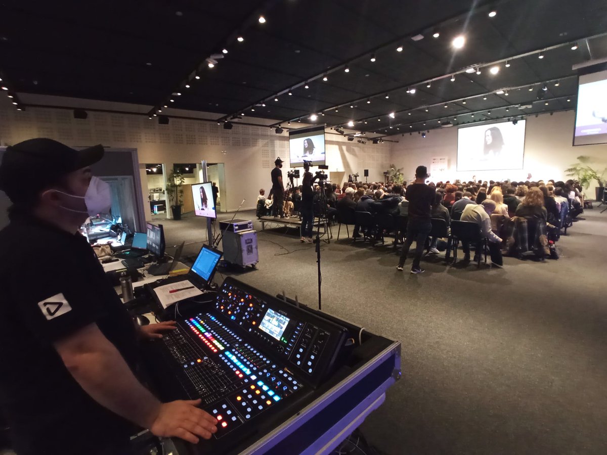 De la mano de <a href="/lankortaldea/">Lankor Congresos y Eventos</a> asistimos en <a href="/eurekakutxa/">Eureka!ZientziaMuseoa Kutxa</a> la XII edición de los encuentros #topadipc donde los estudiantes del País Vasco tienen la ocasión de charlar con el físico Albert Fert, la química María Vallet-Regí y la antropóloga María Martinón
#telesonic #audiovisuales