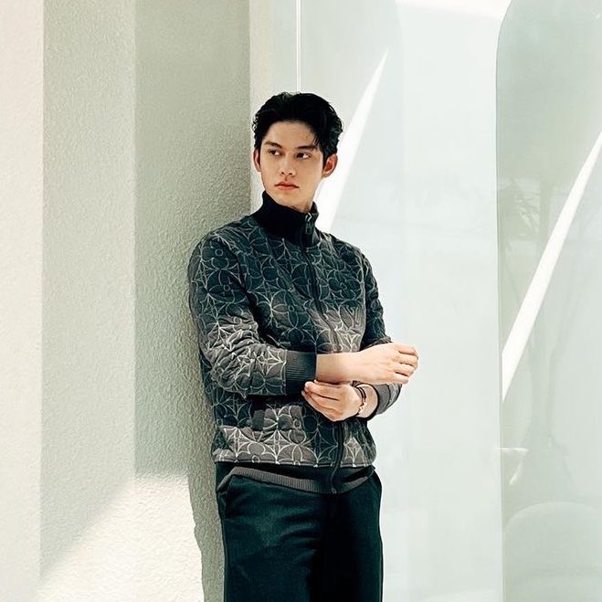 Admin base akhirnya menyelesaikan pekerjaan. Logging out!

Jangan lupa ikutan <a href="/therevotuka/">Salva.</a> open batch. :)