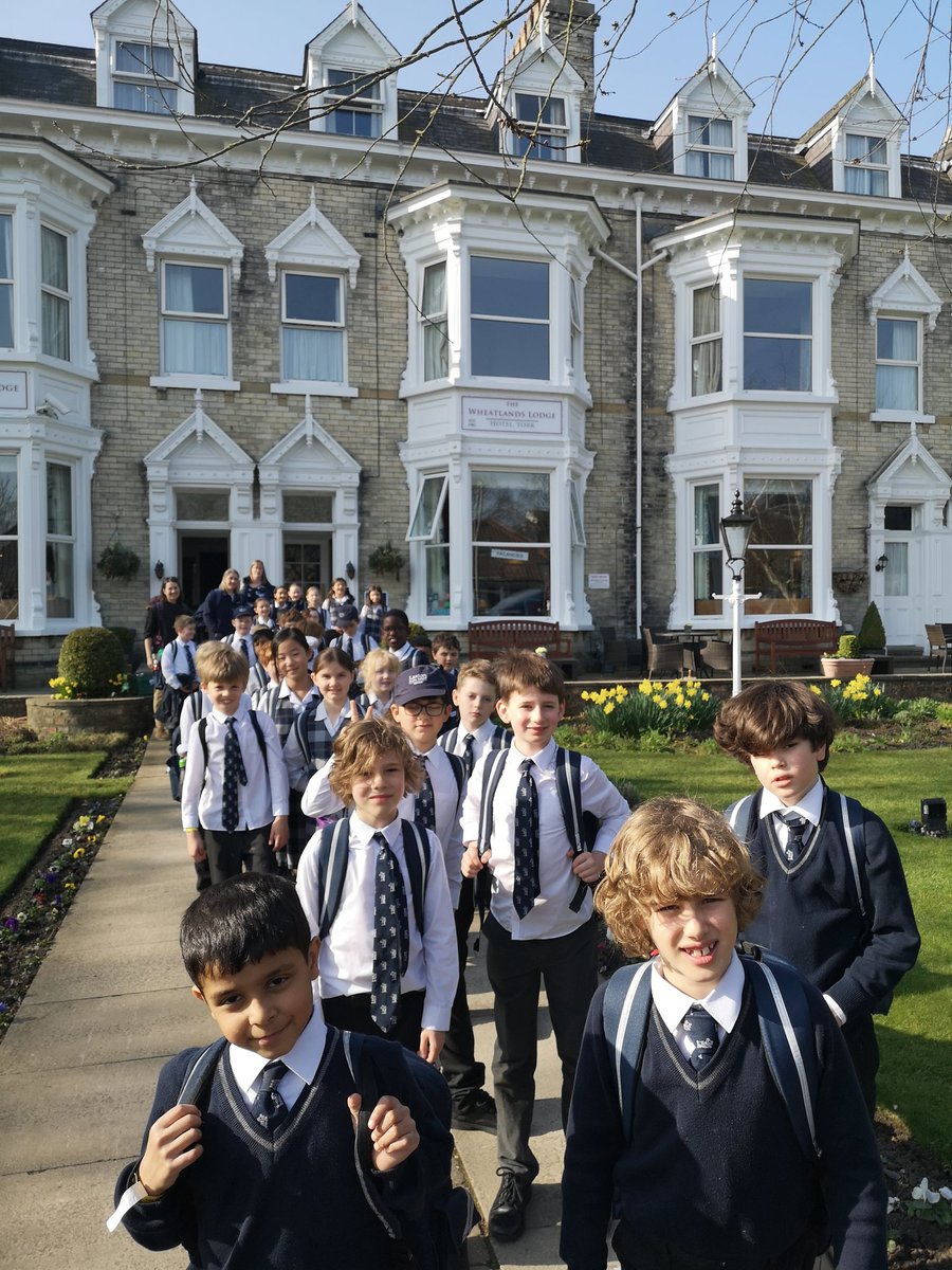 LaxtonJunior's tweet photo. Everyone has been fed and watered and are ready for our next adventure. Another sunny day ahead ๐#LJSYearFour #Opportunity https://t.co/uC9ysi5KEX