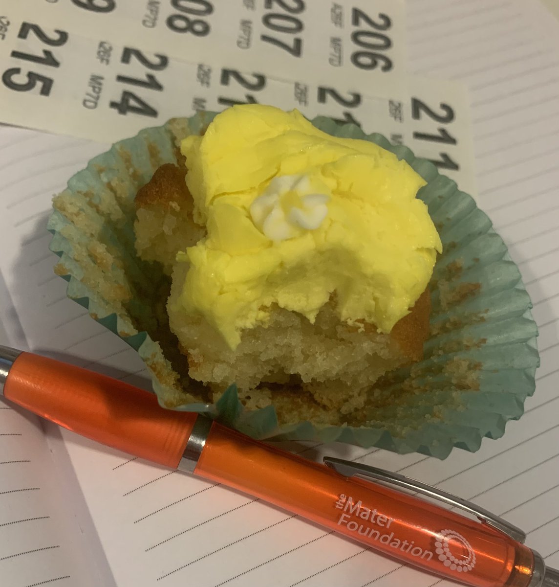 sineadlynch101's tweet photo. I couldnt wait to dig in! Happy #DaffodilDay 🌼 Support the stand @MaterDublin and support @IrishCancerSoc today if you can. #materoncology #psychooncology #maternurses https://t.co/VfeIhMbMqH
