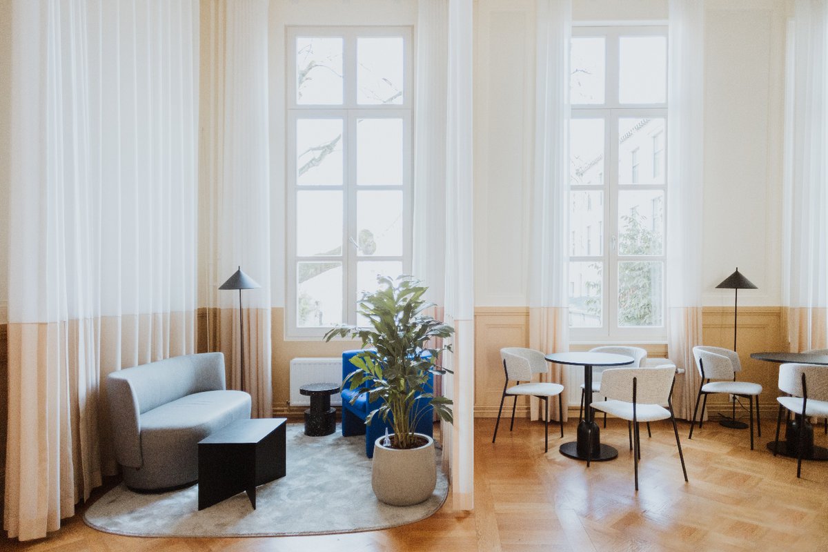 Block sound, not sightlines. Design studio PRSPCTF applied #acoustic #sheer Tinos at Dunden - a vibrant coworking space in the heart of Antwerp. This #fabric is designed to combat sound pollution while maintaining visual connections. Full project: hubs.li/Q016MqCJ0