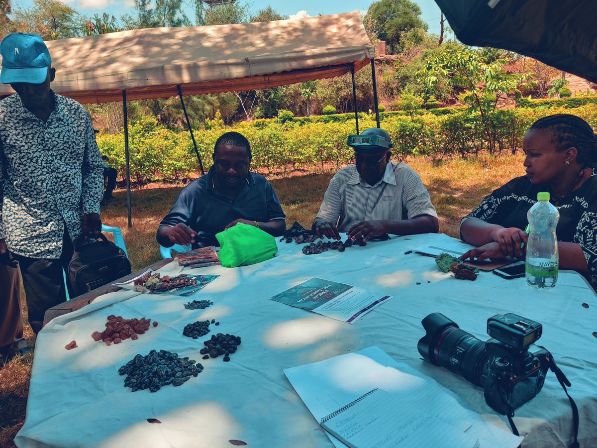 Virtu gem in Mwingi town ,Kitui County. Sorting , grading and interacting with gemstone miners . Partnering to bring their gemstones to the market. #responsiblesourcing #whominedyourgems #Virtugem