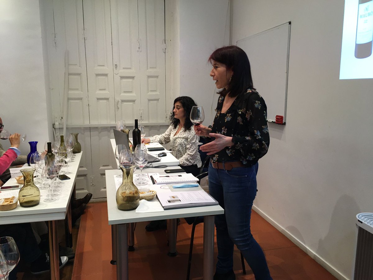 Fantástico recorrido ayer por 8 de las últimas añadas de una etiqueta 🔝 como #Mauro. Sólida estructura, indiscutible potencial de envejecimiento y acertada apuesta por un estilo más elegante y fino en su equilibrio fruta/crianza. Con sus matices, pero en resumen, 8 vinazos🥂🥂