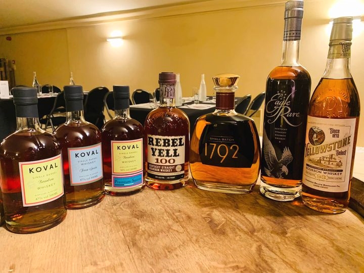 vinsbrunin's tweet photo. Ça se prépare !
Masterclass Bourbon ce soir en collaboration avec NOU - Restaurant😁
#lesvinsbruninguillier #nourestaurant #masterclass #bourbon #topmoment #brunin https://t.co/XWBgf3QZpM