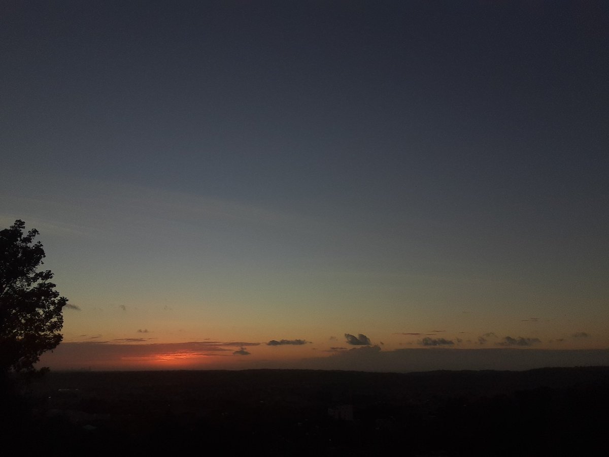 WeatherRD's tweet photo. Amanecer 😉. #ThePlotoHour #sunrise #conpartetuamanecer https://t.co/3WoYBtPMkp