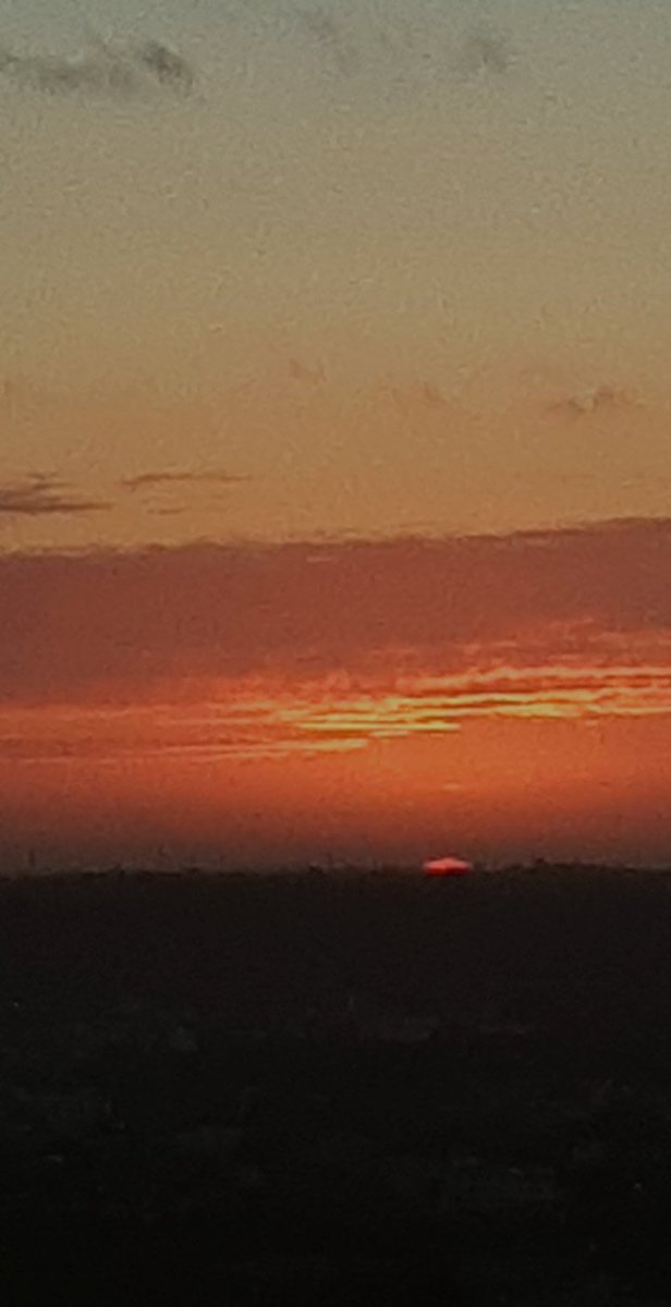 WeatherRD's tweet photo. Amanecer 😉. #ThePlotoHour #sunrise #conpartetuamanecer https://t.co/3WoYBtPMkp