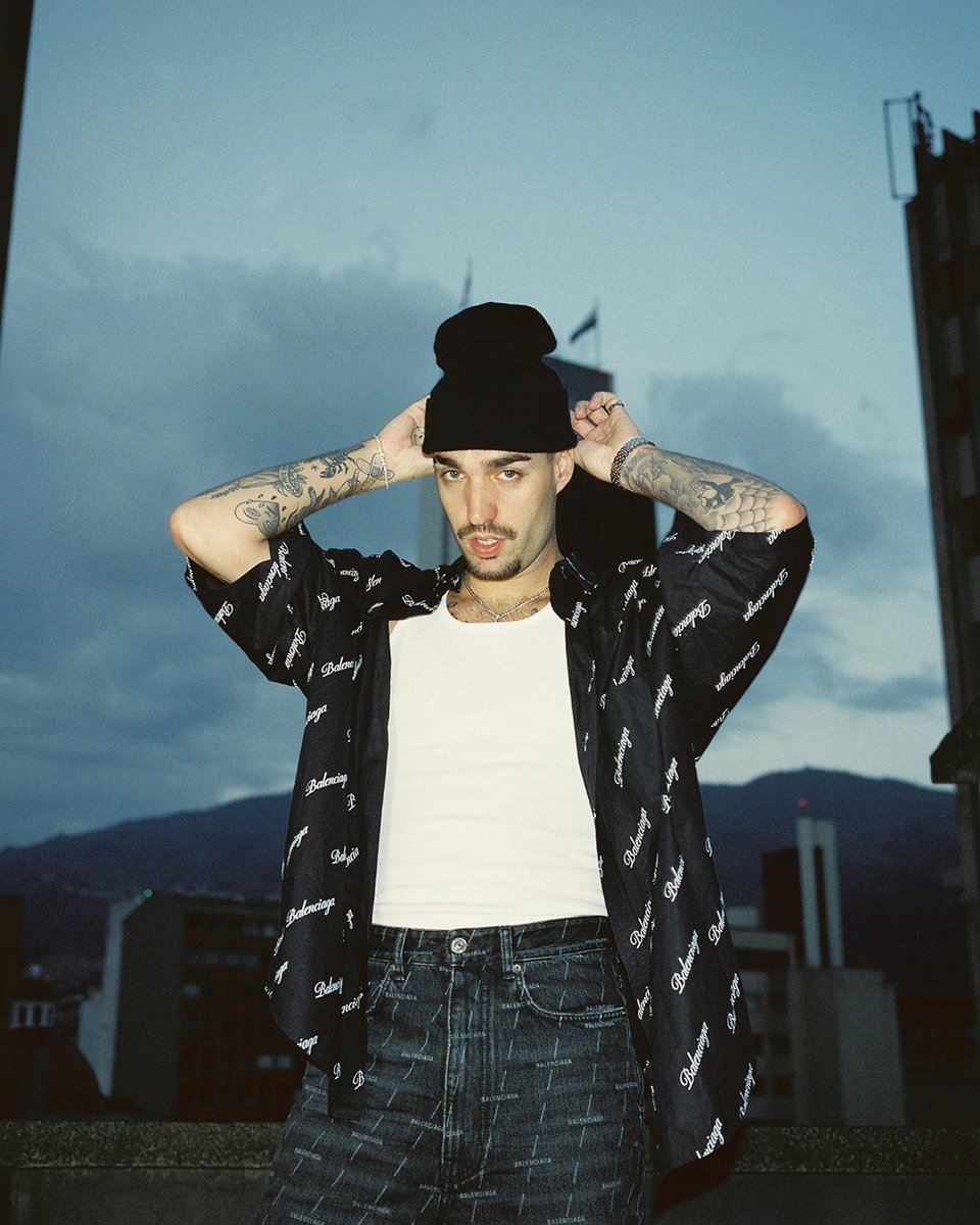 El flakko ha llegado para romperlo todo :) :) :)

‘SMILE BIX :)’ y sus 8 palazos ya están disponibles: spotify.link/SMILE-BIX