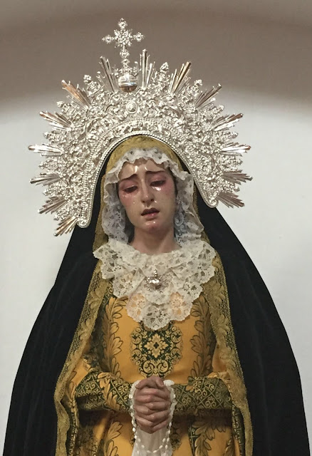 Diadema para devoción de tamaño natural. Repujada a mano y bañada en oro (disponible con baño de plata), medidas: altura  46 ctm x ancho 52 ctm. 
…stilleja.com.orfebreríacastilleja.com/search/label/D…
📞Whatsapp: (+34)722295484
#artesacro  #artereligioso #apostolado #artmiami