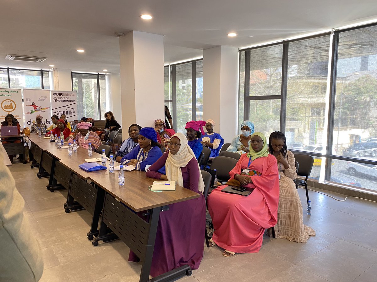 Pareel_sn's tweet photo. Une session d’échanges se tient actuellement avec nos partenaires de l’@Adepme et de la @dersenegal. Une discussion ouverte avec nos lauréates sur les questions de l’accès au financement et de la digitalisation des process de travail entre autres est notée.
#networking #pareel https://t.co/7WSDPzJrv6