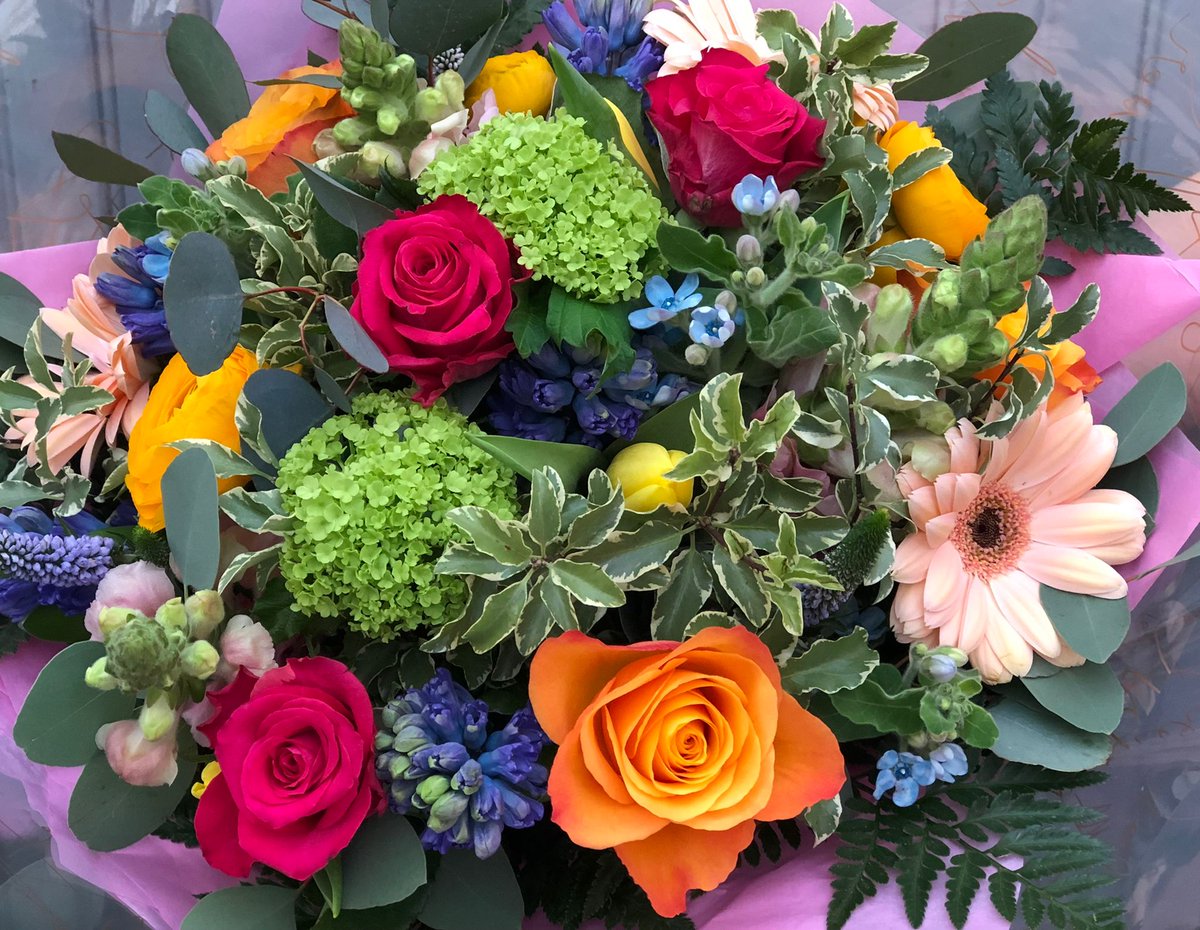 Mother’s Day Hand-tied 🧡

We have been so busy here at Kendalls fulfilling all of your orders ready for this Sunday! 

Thank you everyone for supporting us and we hope you all have a lovely weekend! 🥂
#kendallsflorist #stalbansbusiness #stalbanscity #meetthemaker #luxuryflorist