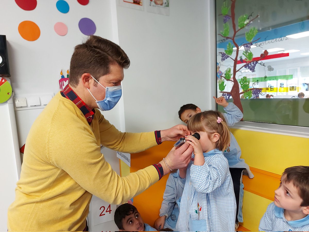 scarned0's tweet photo. En la clase de 2.⁰ de Infantil hemos tenido una visita muy especial. Nacho, el papá de Sabina, nos ha contando un montón de cosas sobre "La vendimia en La Rioja". ¡¡¡Lo hemos pasado genial!!!
#colegiosHHCC #Initio #proyecto https://t.co/ZZMlGzXlvb