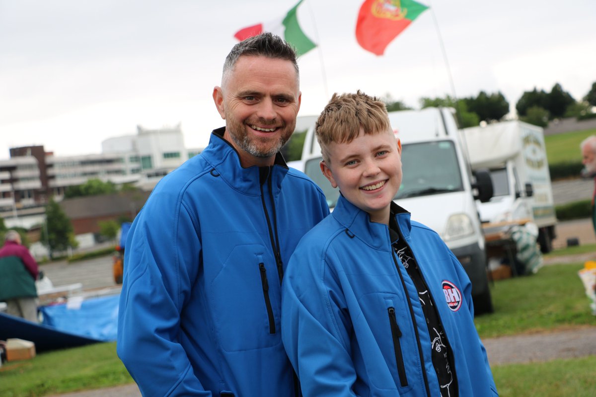 Join her majesty @NatashaRadio <a href="/CheltenhamRaces/">CheltenhamRacecourse</a> w| <a href="/MrSebDaniel/">Danny Sebastian</a> &amp; @Hawley_Caroline who're finding bargains with our Reds &amp; Blues. Tash's off on a right royal visit to <a href="/SudeleyCastle/">Sudeley Castle</a> to find out about Henry VIII's sixth and final wife today on #BBCBargainHunt <a href="/BBCOne/">BBC One</a> @ 12:15pm👑🏰