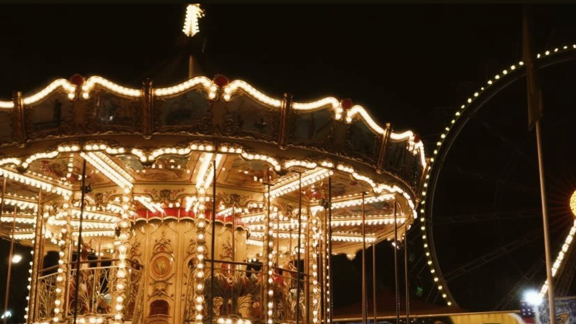 [AFTER PARTY: CELEBRATION OF SUCCESS]

Perayaan keberhasilan Ravensky Wonders dalam pentas perdananya digelar dengan meriah. Sebuah panggung kecil didirikan di area sirkus, dilengkapi pemusik yang hadir untuk meramaikan suasana pesta.

Rayakan keberhasilan kalian dengan gembira!