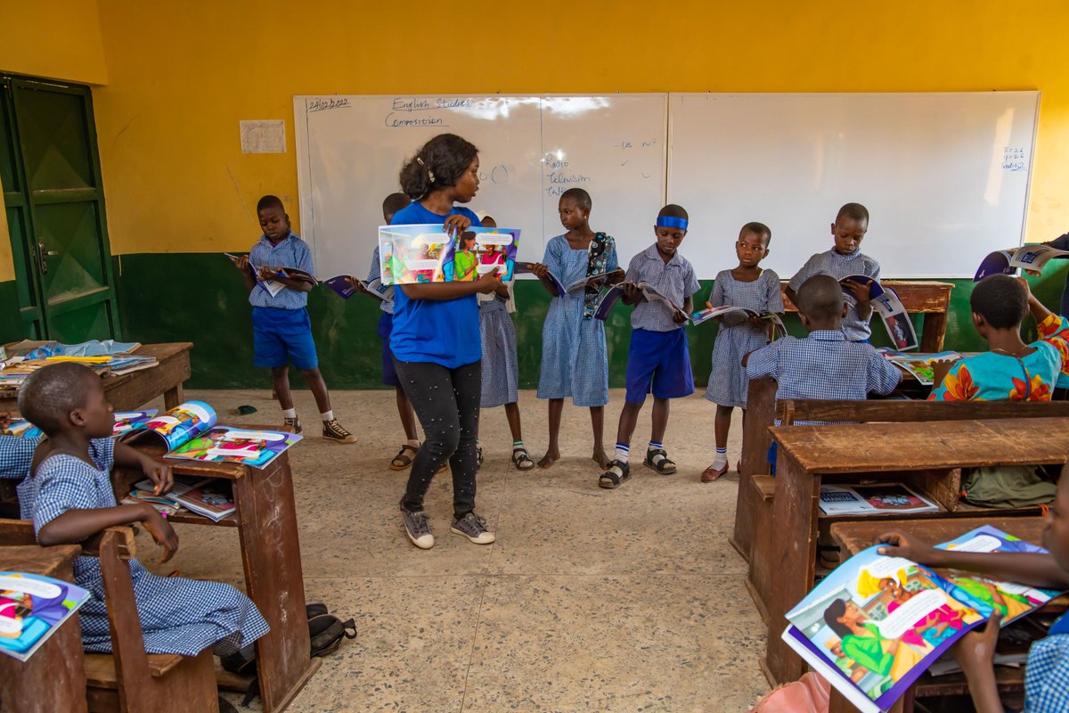 Areai4Africa's tweet photo. Our Education Programs Officer, @heymaurexy, shares her experience implementing #EDEI in Ogun State.
"It was my first visit to Ogun State, and I was shocked by its size. To get to the schools where we distributed the #DigitalLearningManual,we had to travel by air,train, & road. https://t.co/Hg7YRhJB67