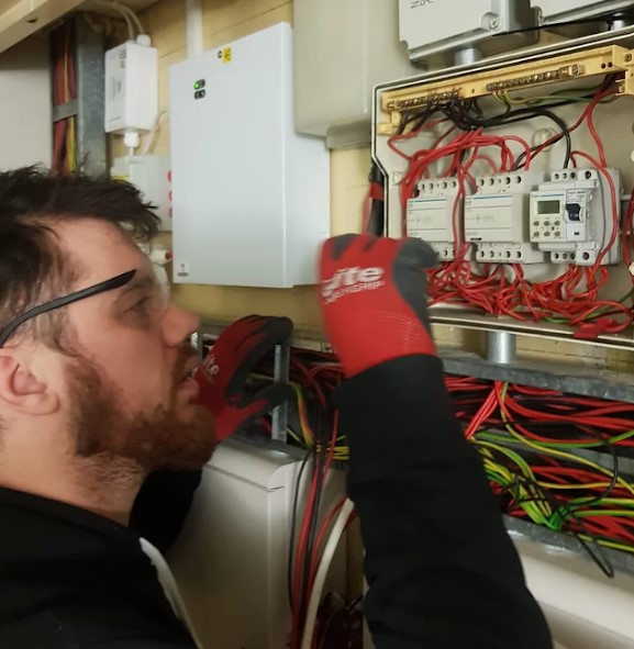 damiandavies048's tweet image. Looking for the Best #ElectricalFaultFinding in #NewMalden, then contact #LOPElectricalElectricianNewMalden. They have a strong background in a commercial and domestic installation and maintenance. For more details, visit- g.page/r/CaHHwr5GN76d…