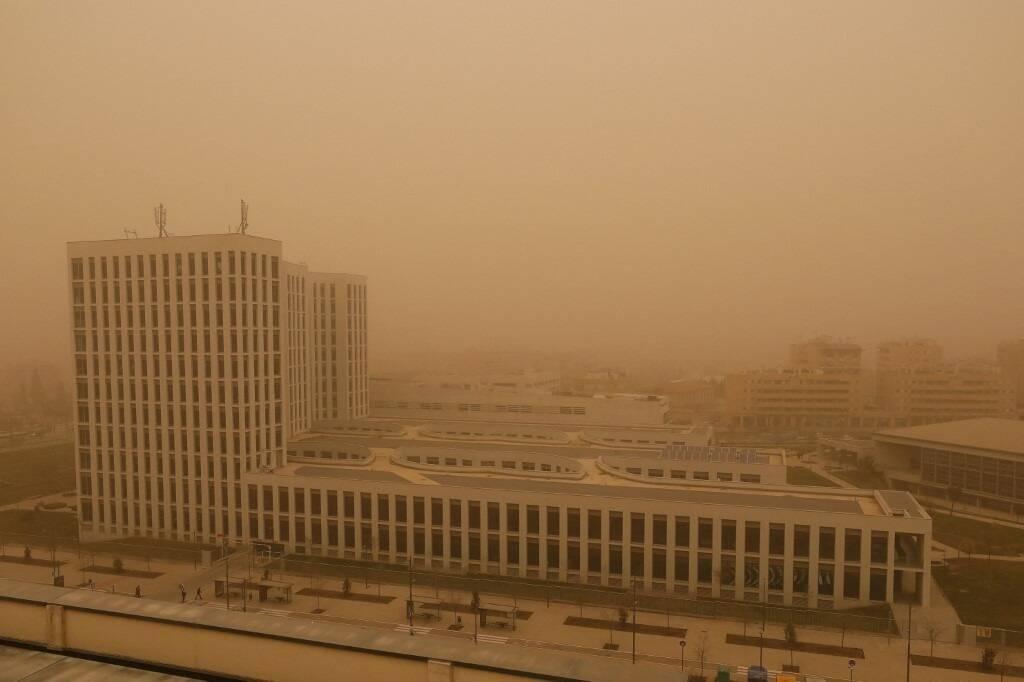 Attention, des poussières de sable du Sahara prévues ce week-end dans les Alpes-Maritimes et le Var bit.ly/3D87ZTW