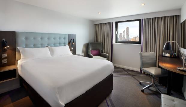 soyoso's tweet photo. ชี้เป้าโรงแรมราคาดีทำเลเยี่ยมในลอนดอน Premier inn London county hall โรงแรม 3 ดาว
ห้องใหญ่ ไม่หรูแต่อยู่สบาย + โลเคชั่นดีเวอร์ๆ ตึกอยู่ติดลอนดอนอายเลย เดิน 30 ก้าวก็ถึงละ (วิวกระแทกตามากขอบอก) ราคาคืนละ 5-6 พันได้ขนาดนี้ถือว่าเยี่ยม (รร.mariott ที่ติดกันคืนละสองหมื่นอะคิดดู) https://t.co/D7SYUgBVM6