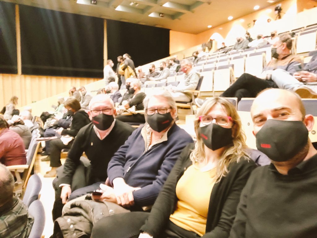 IMaigi's tweet photo. Avui a #Vic per assistir a l'acte del 10è Aniversari de l'@AMI__cat on participa el nostre company #PacoGas, per parlar de la repressió de l'estat. 
#10anysAMI
@xavier_faura 
@PeguerolesG 
@ErcRoquetes https://t.co/3DPSab3Rq1