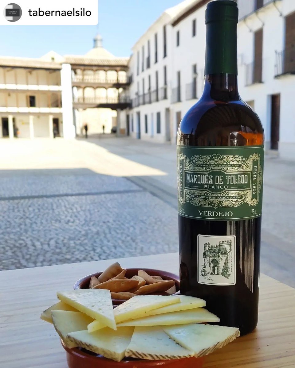 BodegasLozano's tweet photo. Disfrutando de los placeres de la vida en Taberna El Silo, en la preciosa Plaza Mayor de #Tembleque
#toledo #lamanchawines #vinoblanco #elsilo #tabernaelsilo #disfrutalozano https://t.co/JCTCDieKWZ