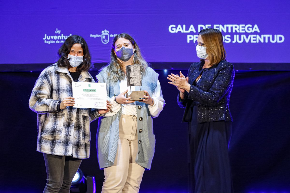 VicepresidenRM's tweet photo. 🏵 La vicepresidenta y consejera @ifranco  ha participado en la Gala de entrega de los Premios de la Juventud 2021, organizados por @mundojovenRM de la @regiondemurcia. 

#VicepresidenRM #premios #Juventud https://t.co/jLvUs1OJMG
