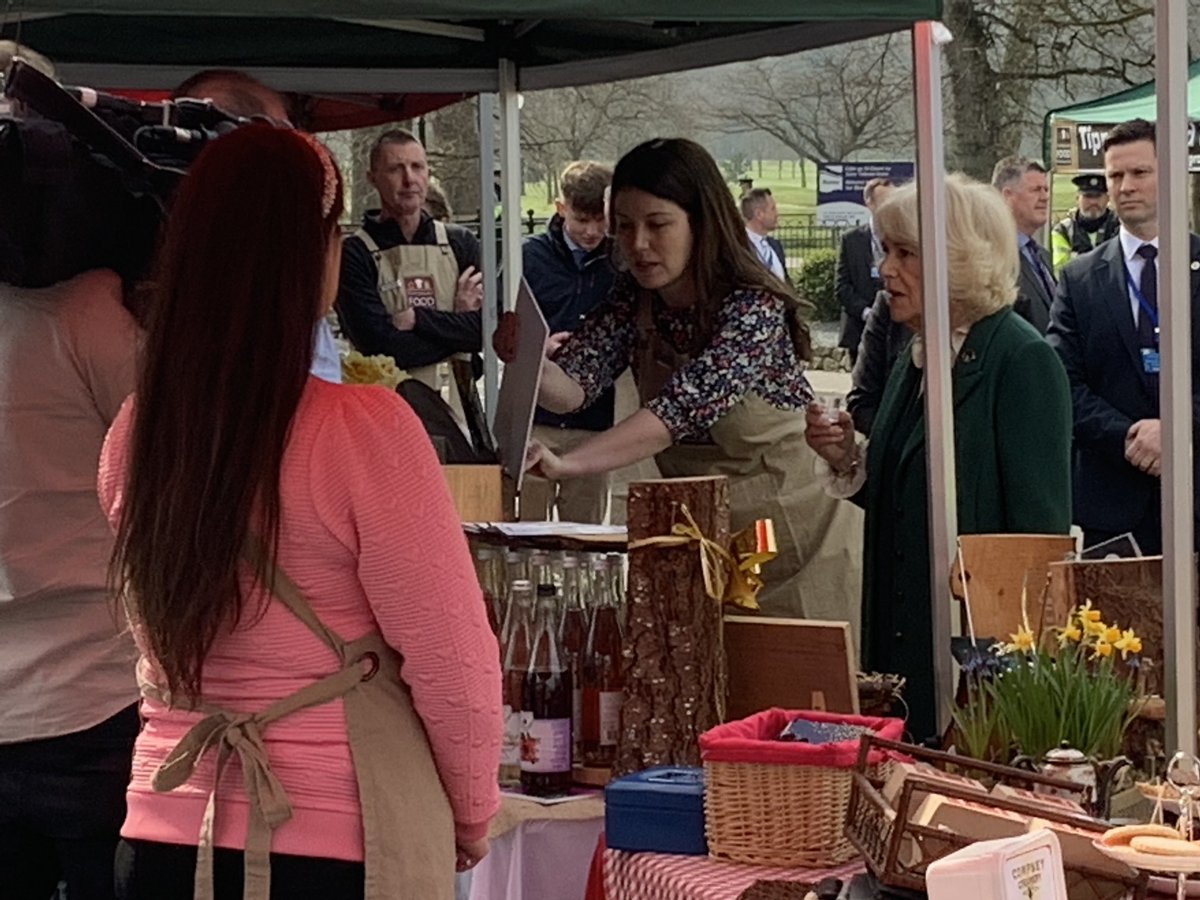 Charles and Camilla at Cahir farmers’ market ⁦<a href="/rtenews/">RTÉ News</a>⁩