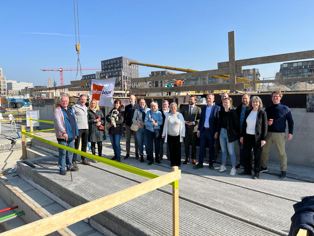 radegraaf's tweet photo. Opening van de begane grond CPO Nieuw Delftse Poort!
Trotse groep bewoners en ondernemers die samen met hun architect @liesbethjanson een prachtig gebouw neerzetten samen in @NieuwDelft #zelfbouw @maakdestad https://t.co/HBiPe4l7fq