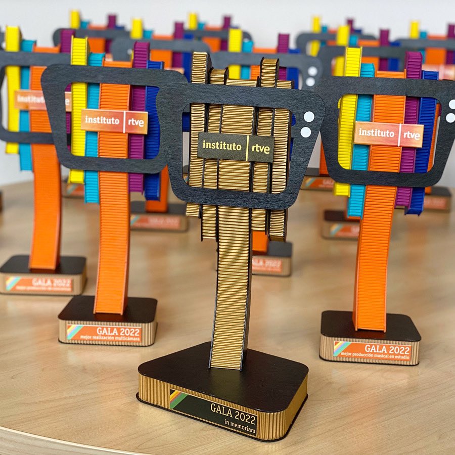 RTVEin's tweet photo. Los premios están listos para llegar a manos de sus dueñas y dueños en la #GalaIRTVE2022 del @instituto_rtve Podréis seguírla por @rtveplay 👇
a partir de las 17:30. @RTVE_Com 
https://t.co/oOUbGPNIGe https://t.co/60a0tGJ95d