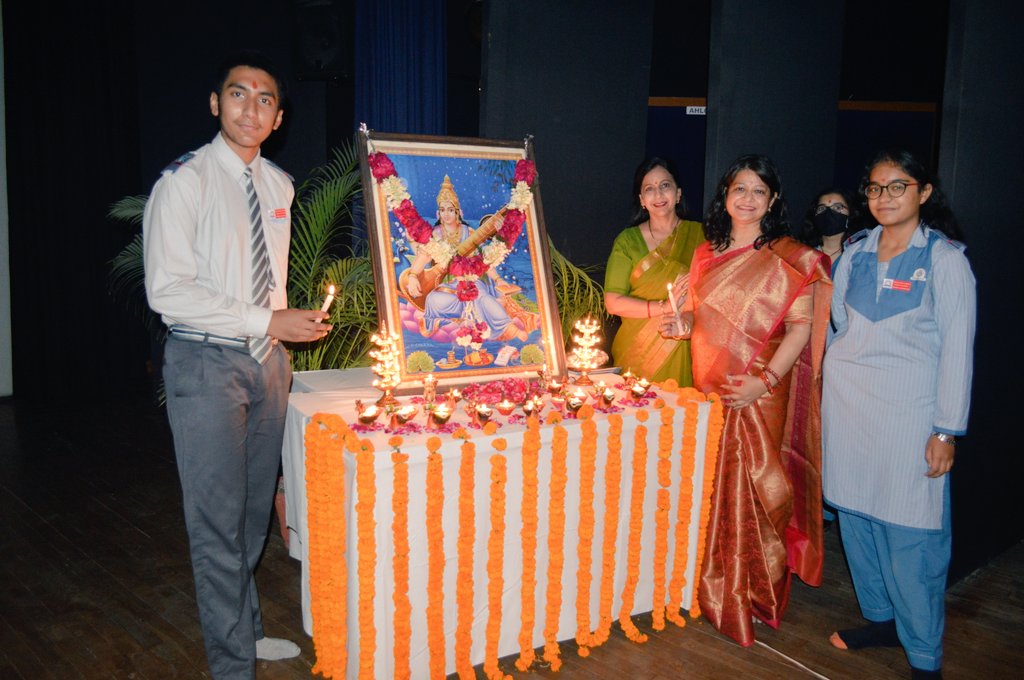 MamthaSays's tweet image. The premises of #AHLCONPUBLIC echoed with blessings &amp;amp; enthusiasm on the occasion of #BlessingCeremony for #ClassXStudents.Teachers showered their blessings by wishing them good wishes &amp;amp; gave valuable tips to prepare for the #boardexam 
@ashokkp
@Ahlconpublic1 @AhlconPublic