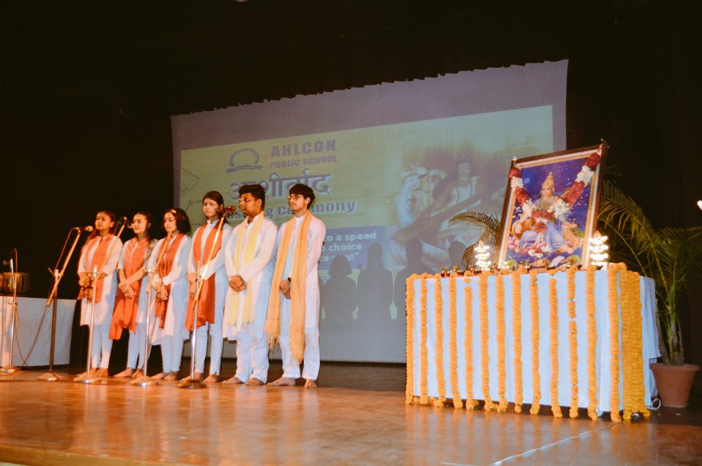 MamthaSays's tweet image. The premises of #AHLCONPUBLIC echoed with blessings &amp;amp; enthusiasm on the occasion of #BlessingCeremony for #ClassXStudents.Teachers showered their blessings by wishing them good wishes &amp;amp; gave valuable tips to prepare for the #boardexam 
@ashokkp
@Ahlconpublic1 @AhlconPublic