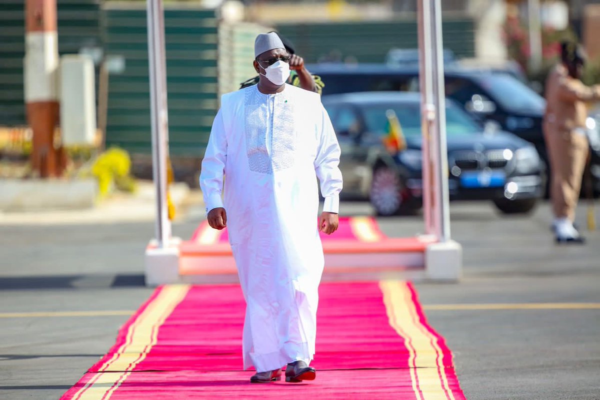 PR_Senegal's tweet photo. Le Président @Macky_Sall a quitté Dakar ce vendredi 25 mars 2022 pour prendre part au sommet extraordinaire de la CEDEAO à Accra sur la situation politique au Mali, en Guinée et au Burkina Faso. 

Le retour du Chef de l’Etat est prévu le même jour. https://t.co/KqWIRPU9Uq