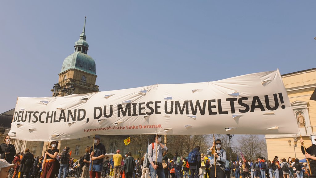 #da2503
#PeopleNotProfit heißt auch den fossilen Roll-back stoppen, der sich im Schatten des Krieges vollzieht. Wir brauchen keine Subventionierung von fossilen Treibstoffe, sonder kostenlosen ÖPNV, kein Comeback von Kohlekraft, sondern Ausstieg aus den Fossilen, jetzt!