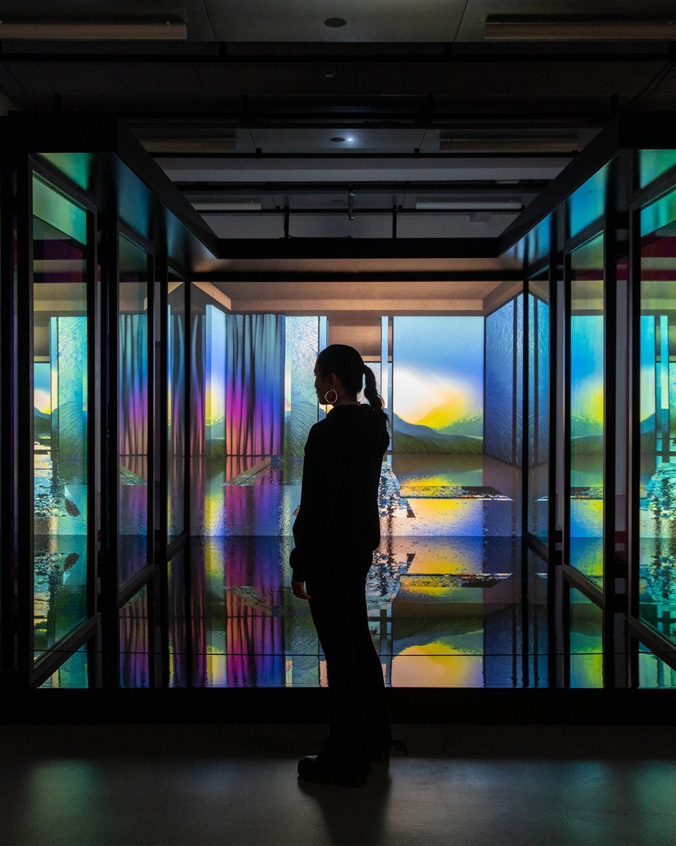 #Exposition👀
Entre le monde physique et le monde virtuel, la brillante artiste 🇨🇦 @SabrinaRatte invente des paysages &amp; des architectures rêvées 💭🤖
#Aurae, jusqu'au 10.07 à la <a href="/gaitelyrique/">La Gaîté Lyrique</a> ! 👉bit.ly/3I9LVtF

#CanadaCulture - 📷 Vinciane Lebrun