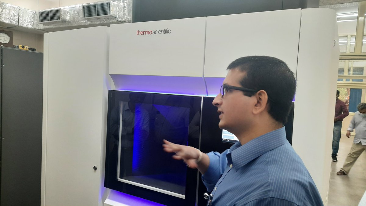 CCMB (@ccmb_csir) on Twitter photo Our brand new cryo-electron microscopy facility is up and running now. Inaugurated by <a href="/shekhar_mande/">Shekhar Mande</a>, DG, <a href="/CSIR_IND/">CSIR, India</a>, the facility will be open to scientists across research institutes, univs and industries to look at structures at atomic details.
#cryoEM #structuralbiology Our brand new cryo-electron microscopy facility is up and running now. Inaugurated by <a href="/shekhar_mande/">Shekhar Mande</a>, DG, <a href="/CSIR_IND/">CSIR, India</a>, the facility will be open to scientists across research institutes, univs and industries to look at structures at atomic details.
#cryoEM #structuralbiology