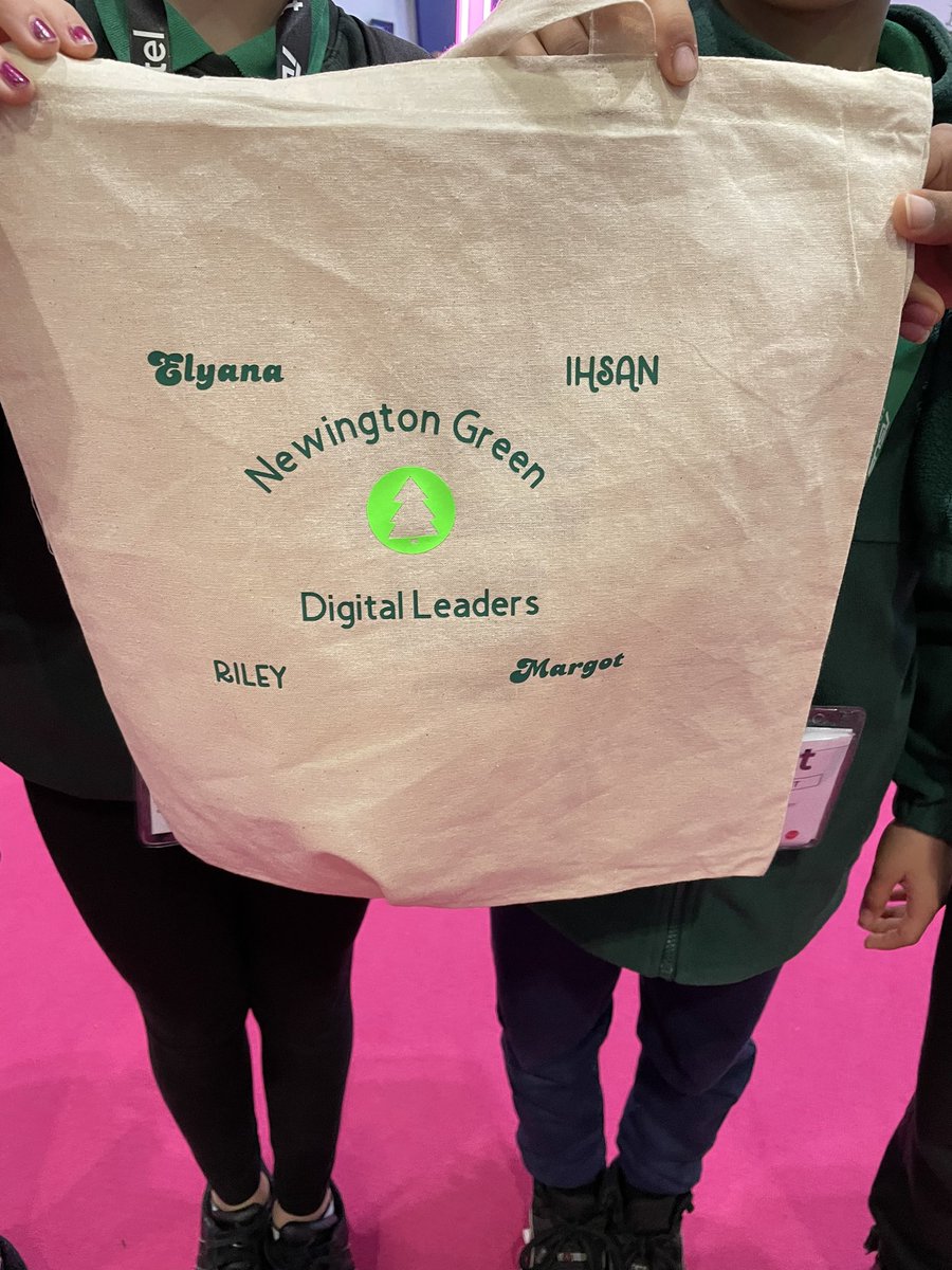 Check out the custom bag our Digital Leaders designed @CricutUK @Bett_show #KidsJudgeBett @katypotts