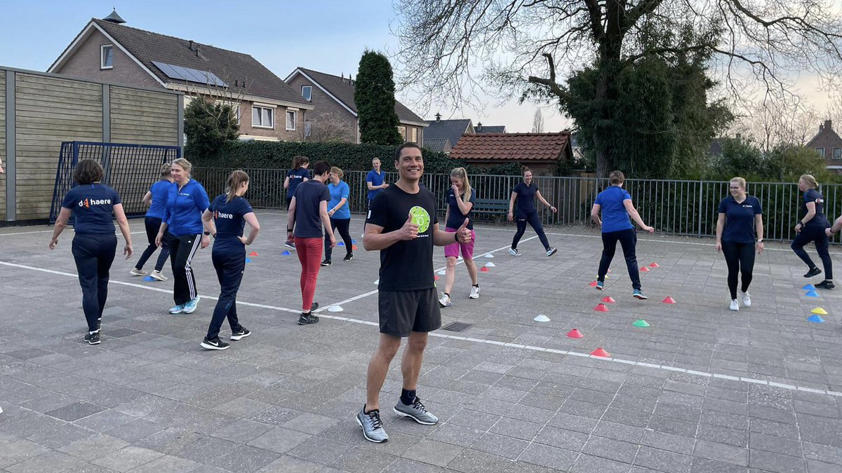 Athletic_Skills's tweet image. Een groep van 22 fysiotherapeuten van Fysiotherapie @dehaere volgen gezamenlijk de opleiding tot ASM-instructeur Advanced! Dat kon gelukkig ook lekker buiten☀️🕺 #fysiotherapie #BreedMotorischRevalideren #plezier #bewegen #Schijfvan10!