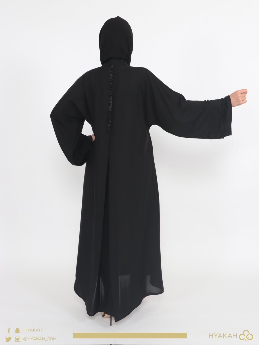 عباية كريب سعودي مع كسرات وشك يدوي
كود العباية 7007

عباية سوداء بثلاث كسرات على الاكمام مزينة بشك يدوي أسود لامع ممتد على الجزء العلوي من العباية مع كسرة خلفية يعلوها شك هذه العباية مقفلة من الأمام بطقطق والكم اماراتي
سعر العباية : 249 ريال
#عبايات_حياكه #الرياض_الان #عبايات