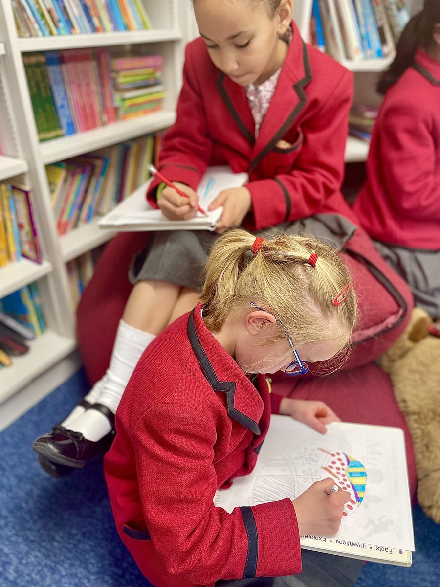 MrsShort22's tweet photo. An Easter themed library session today! Can you find an Easter book? Can you create an Easter image? RE, Art and English combined!🐣📚 https://t.co/DdafR7AXHk
