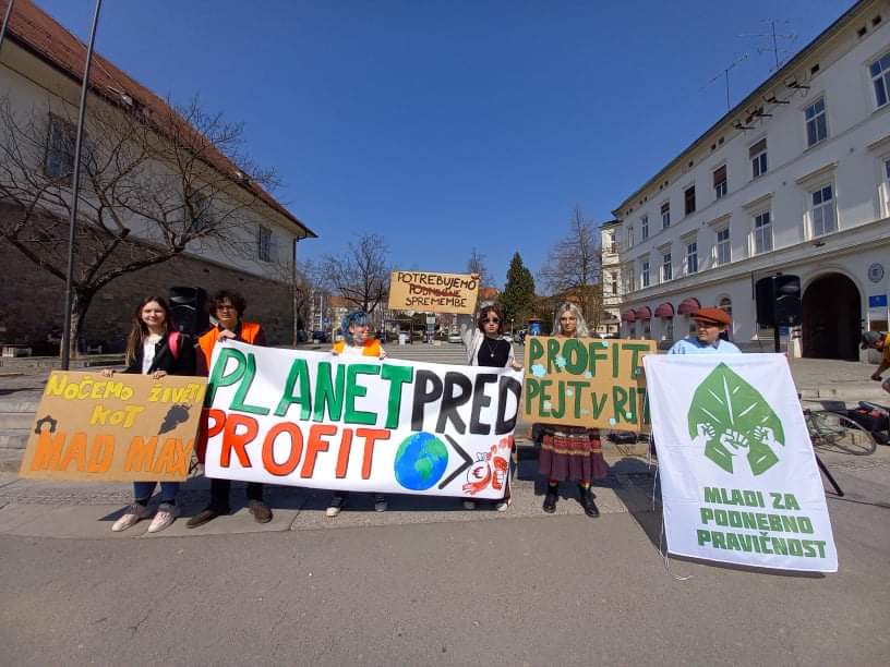 V Mariboru zaključek podnebnega štrajka "PLANET PRED PROFIT!". Groba ocena 300 udeleženih. Reportaža s štrajka ob 15.30, 95,9 MHz / radiomars.si/live
