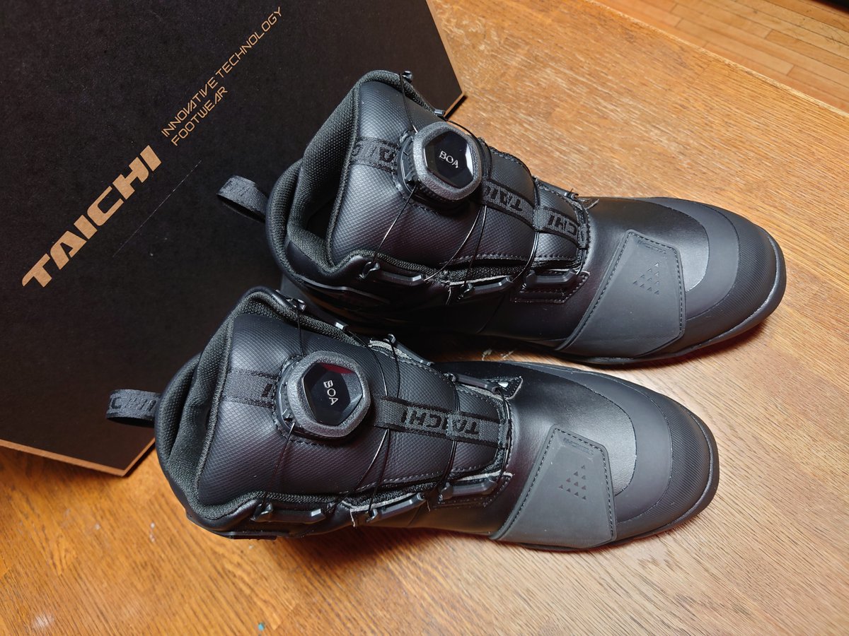 acky2004's tweet photo. RSタイチ RSS013 DRYMASTER アローシューズを買いましたよ~ってツイートしようと思ったら、
なんとっ‼️
「左足用」が二つ入ってました……、🤪ウケる🤪
皆さんも、開梱したら必ず検品した方がよろしいですよ❗️
#RSタイチ
#RSS013
#アローシューズ https://t.co/GnVJSmouGI