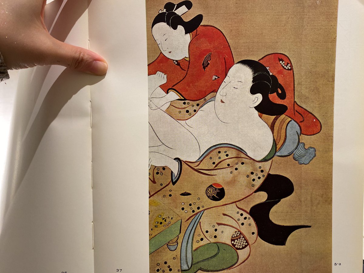 ボストン美術館に参考図として掲載されていた白黒画像の鳥居清信の春秋絵巻のカラー版があるとわかり、すぐにタイトル買いしたわけなのですが、いざ!!確認!!と思って開くと、このトリミングですよ笑 刊行年が昭和39年の本だから春画の性器部分は完全カットなんだ😭
もう少し確認すればよかった😭 