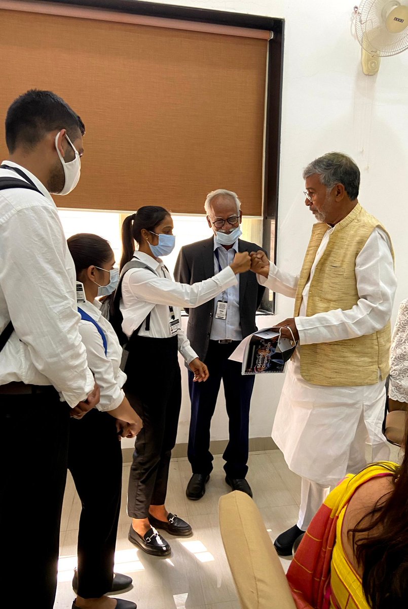 Stambh_org's tweet photo. We were honoured to share a moment with our inspiration Hon'ble @k_satyarthi @BBAIndia https://t.co/9HmIGseMHk